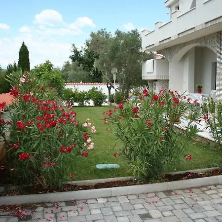 Tea With Private Pool Appartamento